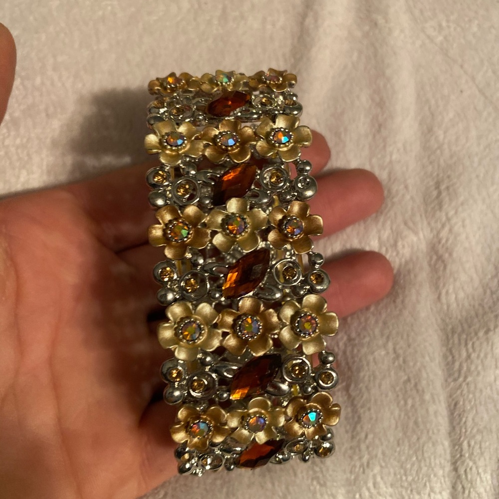 Floral/gem stretchy bracelet